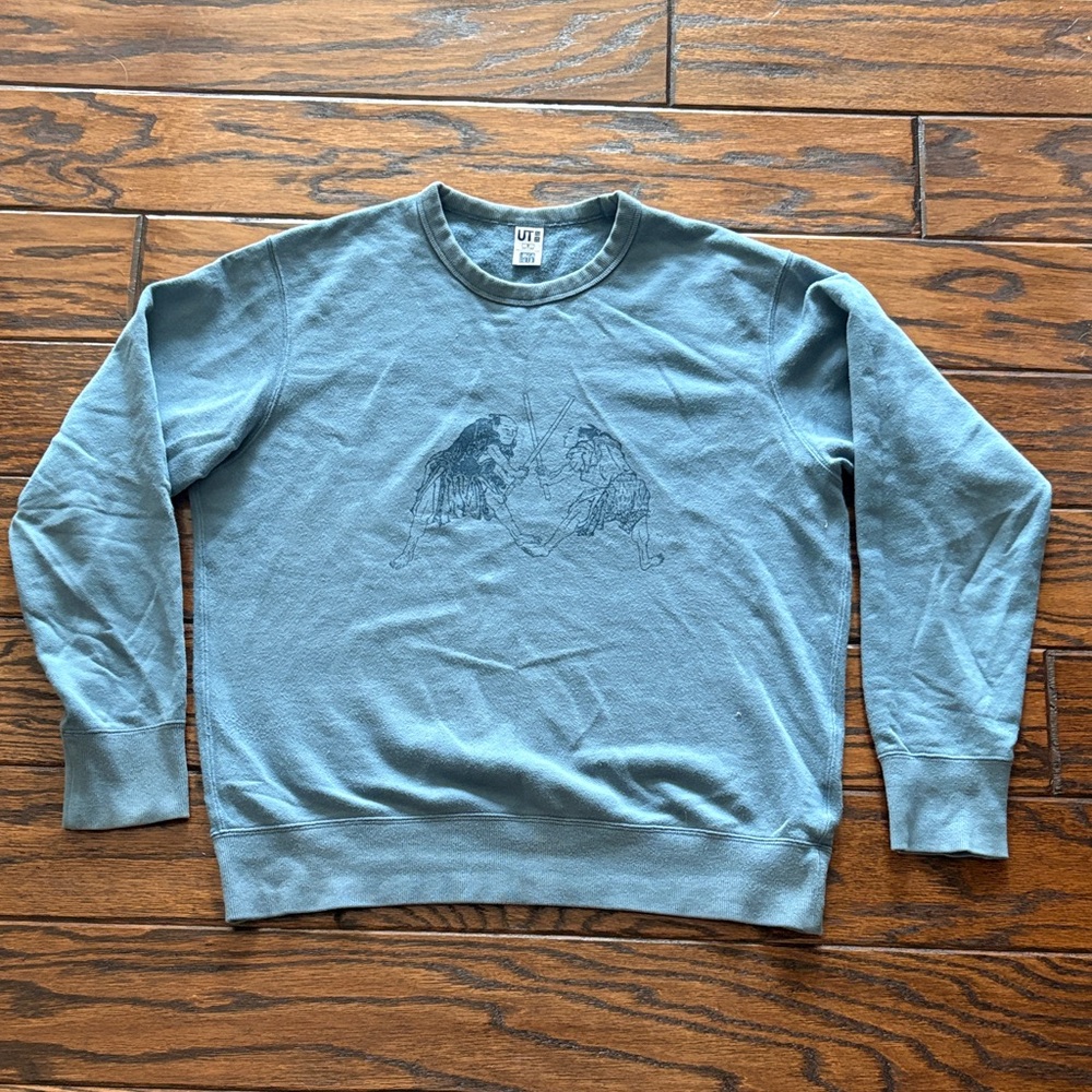 Uniqlo Men's Graphic Crewneck Sweater - Blue
Japanese Samurai Fighting.